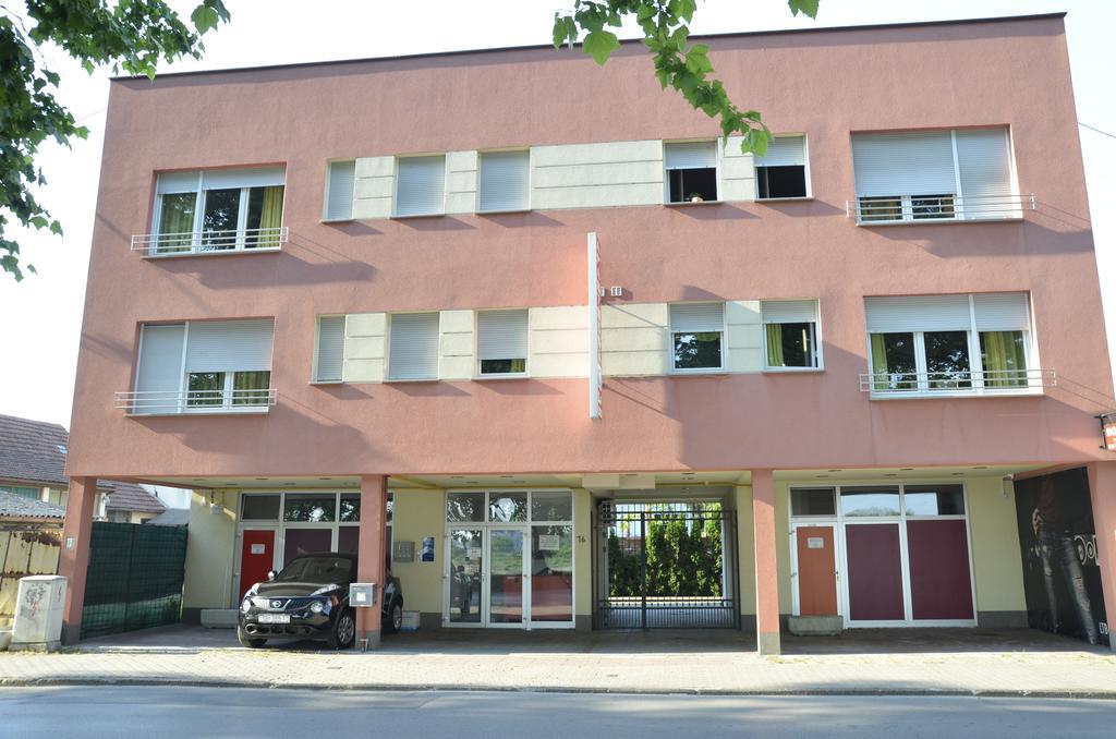 Guesthouse Sava Slavonski Brod Esterno foto